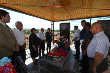 Qazaxda icra başçısı Qurban bayramı ərəfəsində Vətən müharibəsi şəhidlərinin məzarlarını ziyarət edib