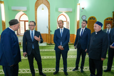 Komitə sədri Qazaxda yerləşən dini ibadətgahların fəaliyyəti ilə tanış olub