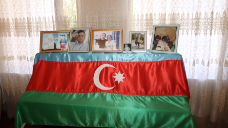 Qazaxda Vətən müharibəsinin həkim şəhidi peşə bayramında məzarı başında yad edilib