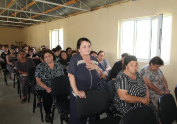 Qazaxda icra başçısının vətəndaşlarla keçirilən növbəti səyyar görüşü Bakı küçəsində 1,2,2A saylı binalarda yaşayan sakinlərlə olub