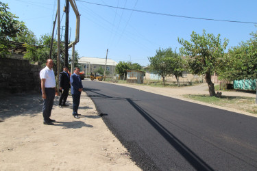 İcra başçısı yeni asfalt örtüyü vurulan Bakı və Əhməd Seyidov küçələrində görülmüş işlərlə tanış olub