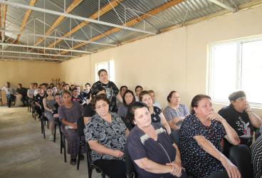 Qazaxda icra başçısının vətəndaşlarla keçirilən növbəti səyyar görüşü Bakı küçəsində 1,2,2A saylı binalarda yaşayan sakinlərlə olub