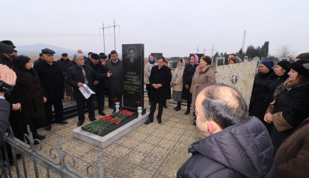 Qazaxda Xalq şairi Osman Sarıvəlli doğum günündə məzarı başında yad edilib-17.12.2025
