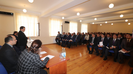 İcra başçısının oktyabr ayında vətəndaşlarla keçirilən növbəti səyyar görüşü Qazaxbəyli kəndində məcburi köçkünlərin məskunlaşdığı Yeni qəsəbədə olub 16.10.2025