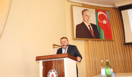 Qazax Rayon İcra Hakimiyyəti başçısının rayonun 2025-ci ilin sosial-iqtisadi inkişafının yekunlarına və 2026-cı ildə qarşıda duran vəzifələrə həsr olunmuş hesabat yığıncağı keçirilib 13.01.2026