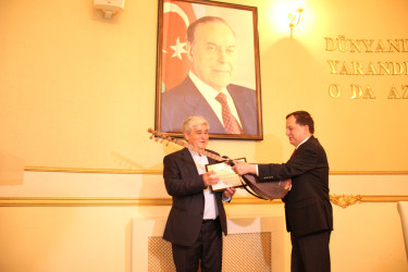 Qazaxda Əməkdar incəsənət xadimi, şair Barat Vüsalın 75 illik yubileyi münasibətilə “Yaxşı ki, Qazağın Baratı varmış” başlıqlı ədəbi-bədii gecə keçirilib 23.04.2026