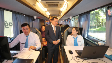 İcra başçısı Bakı Səyyar “ASAN xidmət" avtobusunda vətəndaşlara göstərilən xidmətlərlə maraqlanıb 17.04.2025