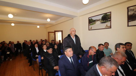 İcra başçısının oktyabr ayında vətəndaşlarla keçirilən növbəti səyyar görüşü Qazaxbəyli kəndində məcburi köçkünlərin məskunlaşdığı Yeni qəsəbədə olub 16.10.2025