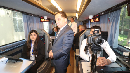 İcra başçısı Bakı Səyyar “ASAN xidmət" avtobusunda vətəndaşlara göstərilən xidmətlərlə maraqlanıb 17.04.2025