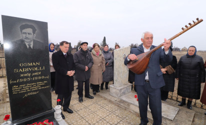 Qazaxda Xalq şairi Osman Sarıvəlli doğum günündə məzarı başında yad edilib-17.12.2025
