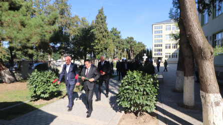 Qazaxda 8 Noyabr - Zəfər Gününün beşinci ildönümünə həsr edilmiş kitab və rəsm sərgisi, Vətən müharibəsi şəhidi tibb xidməti leytenantı Adil Əfəndiyevə həsr edilmiş “O, bizim Adildi” kitabının təqdimat mərasimi olub -22.10.2025