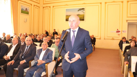 Qazax Rayon İcra Hakimiyyəti başçısının rayonun 2025-ci ilin sosial-iqtisadi inkişafının yekunlarına və 2026-cı ildə qarşıda duran vəzifələrə həsr olunmuş hesabat yığıncağı keçirilib 13.01.2026