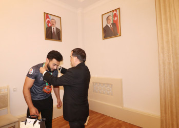 Qazaxda icra başçısı idmanın qol güləşi və karate növü üzrə Dünya çempionatında uğur qazanmış idmançılarla görüşüb-03.12.2025