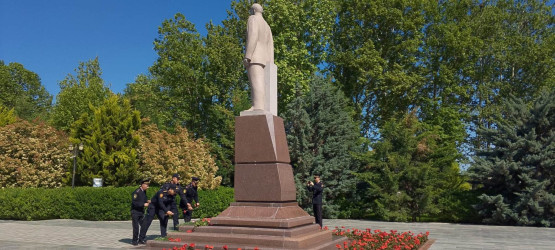 Qazaxda Ulu Öndər Heydər Əliyevin anadan olmasının 102-ci ildönümü böyük ehtiramla yad edilib 10.05.2025