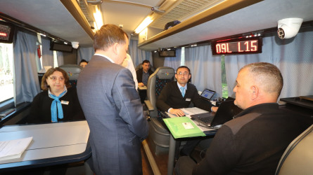 İcra başçısı Bakı Səyyar “ASAN xidmət" avtobusunda vətəndaşlara göstərilən xidmətlərlə maraqlanıb 17.04.2025