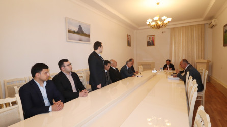 İcra başçısı “Qazax Rayon Mərkəzi Xəstəxanası” PHŞ-də yeni işə başlayan həkimlərlə görüşüb 12.03.2025