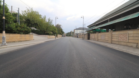 Qazaxda şəhərin Bakı küçəsinin bu hissəsinə yeni asfalt örtüyü vurulur-06.09.2025