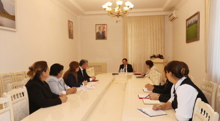 İcra başçısı Qazax şəhər Qaratel Hacımahmudova adına ümumi orta ümumtəhsil məktəbin müəllimlərini Fəxri Fərmanla təltif edib 06.10.2025