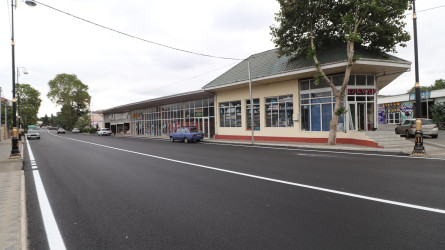 Qazaxda yeni asfalt örtüyü vurulmuş küçələrdən FOTOLAR (Bakı küçəsinin dairədən (“Əsədoğlu” marketin yanı) avtovağzalın qarşısına olan hissəsi və Əliağa Şıxlinski küçəsi) - 15.09.2025