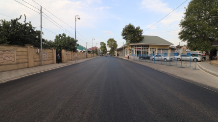 Qazaxda şəhərin Bakı küçəsinin bu hissəsinə yeni asfalt örtüyü vurulur-06.09.2025