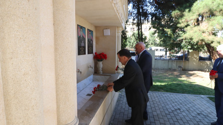 Qazaxda 8 Noyabr - Zəfər Gününün beşinci ildönümünə həsr edilmiş kitab və rəsm sərgisi, Vətən müharibəsi şəhidi tibb xidməti leytenantı Adil Əfəndiyevə həsr edilmiş “O, bizim Adildi” kitabının təqdimat mərasimi olub -22.10.2025