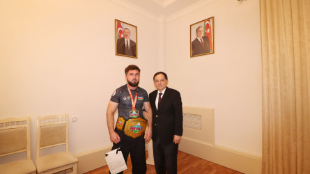 Qazaxda icra başçısı idmanın qol güləşi və karate növü üzrə Dünya çempionatında uğur qazanmış idmançılarla görüşüb-03.12.2025