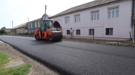Qazaxda icra başçısı yeni asfalt örtüyü vurulmuş küçələrdə görülmüş işlərlə yerində tanış olub -20.07.2026
