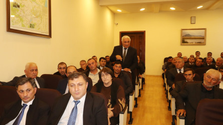 Qazaxda “Baytarlıq xidməti və nəzarət tədbirləri” mövzusunda Fermerlərlə maarifləndirici tədbir keçirilib 08.10.2025