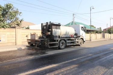 Qazaxda şəhərin Bakı küçəsinin bu hissəsinə yeni asfalt örtüyü vurulur-06.09.2025