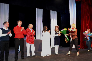 Qazaxda Xalq yazıçısı Kamal Abdullanın “Bir, iki – bizimki!” pyesi əsasında hazırlanan eyniadlı tamaşa təqdim olunub-11.11.2025