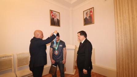 Qazaxda icra başçısı idmanın qol güləşi və karate növü üzrə Dünya çempionatında uğur qazanmış idmançılarla görüşüb-03.12.2025