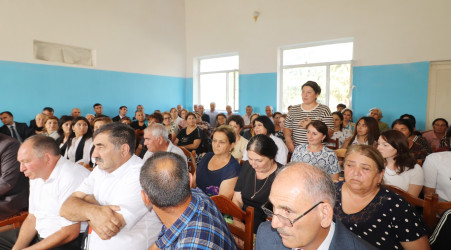 Qazaxda icra başçısının sentyabr ayı üzrə vətəndaşlarla keçirilən növbəti səyyar görüşü rayonun Xanlıqlar kəndində olub-04.09.2025