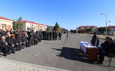 İcra başçısı Qazaxbəyli kəndində məcburi köçkünlərin məskunlaşdığı Yeni qəsəbədə sakinlərlə görüşərək onların bayramını təbrik edib  01.01.2025
