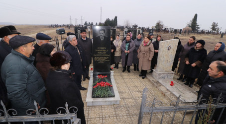 Qazaxda Xalq şairi Osman Sarıvəlli doğum günündə məzarı başında yad edilib-17.12.2025