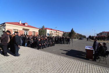 İcra başçısı Qazaxbəyli kəndində məcburi köçkünlərin məskunlaşdığı Yeni qəsəbədə sakinlərlə görüşərək onların bayramını təbrik edib  01.01.2025