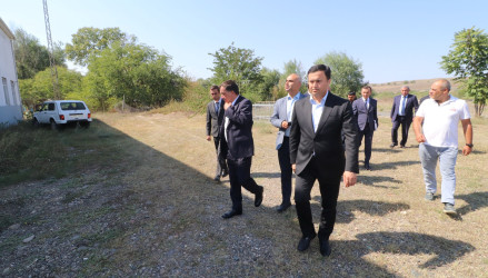 Qazaxda 2026-2030-cu illər üçün Dövlət Proqramının icrası ilə bağlı rayonun kəndlərində aqroparka və iri fermer təsərrüfatlarına baxış keçirilib 15.09.2026