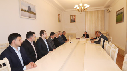 İcra başçısı “Qazax Rayon Mərkəzi Xəstəxanası” PHŞ-də yeni işə başlayan həkimlərlə görüşüb 12.03.2025