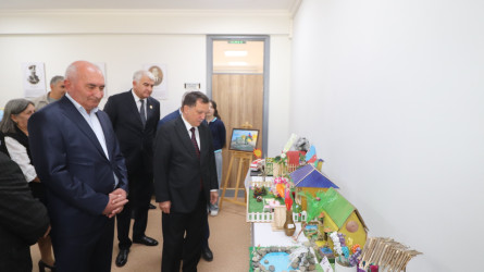 Qazaxda 8 Noyabr - Zəfər Gününün beşinci ildönümünə həsr edilmiş kitab və rəsm sərgisi, Vətən müharibəsi şəhidi tibb xidməti leytenantı Adil Əfəndiyevə həsr edilmiş “O, bizim Adildi” kitabının təqdimat mərasimi olub -22.10.2025