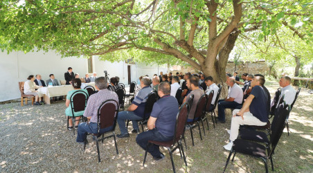Qazaxda icra başçısının iyul ayı üzrə vətəndaşlarla keçirilən ilk səyyar görüşü rayonun Abbasbəyli kəndində olub-02.07.2026