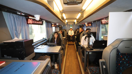 İcra başçısı Bakı Səyyar “ASAN xidmət" avtobusunda vətəndaşlara göstərilən xidmətlərlə maraqlanıb 17.04.2025