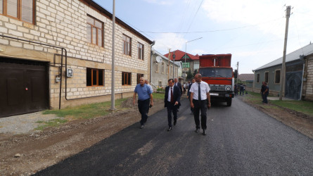 Qazaxda icra başçısı yeni asfalt örtüyü vurulmuş küçələrdə görülmüş işlərlə yerində tanış olub -20.07.2026