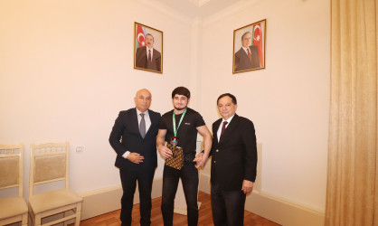 Qazaxda icra başçısı idmanın qol güləşi və karate növü üzrə Dünya çempionatında uğur qazanmış idmançılarla görüşüb-03.12.2025