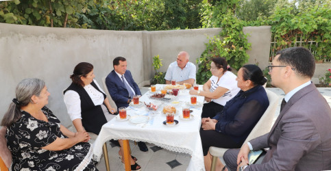 İcra başçısı Vətən müharibəsi şəhidinin doğum günündə ailəsini ziyarət edib-12.08.2025