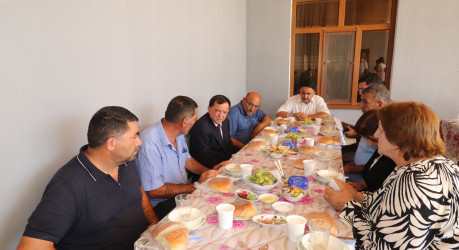 Qazaxda icra başçısı şəhid anasının hüzr mərasimində iştirak edib və ailəsinə başsağlığı verib-04.08.2025