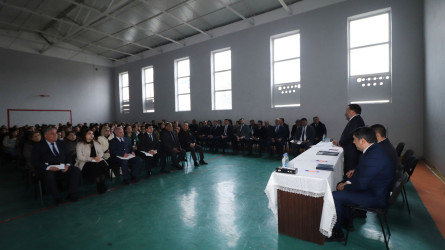 Qazaxda icra başçısının dekabr ayı üzrə vətəndaşlarla keçirilən ilk səyyar görüşü şəhər sakinləri ilə olub-04.12.2025