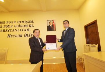 Qazaxda icra başçısı bir qrup əməkdaşı Fəxri Fərmanla təltif edib 04.03.2025