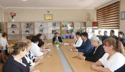 İcra başçısı Qazax şəhər Səməd Vurğun adına 2 nömrəli tam orta məktəbin müəllimləri ilə görüşüb 22.05.2025