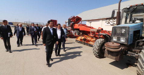 Qazaxda 2026-2030-cu illər üçün Dövlət Proqramının icrası ilə bağlı rayonun kəndlərində aqroparka və iri fermer təsərrüfatlarına baxış keçirilib 15.09.2026
